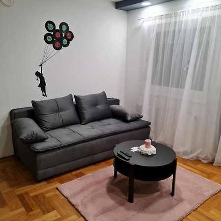 Apartman Vinyl - Self Chek-In Osijek Exteriér fotografie