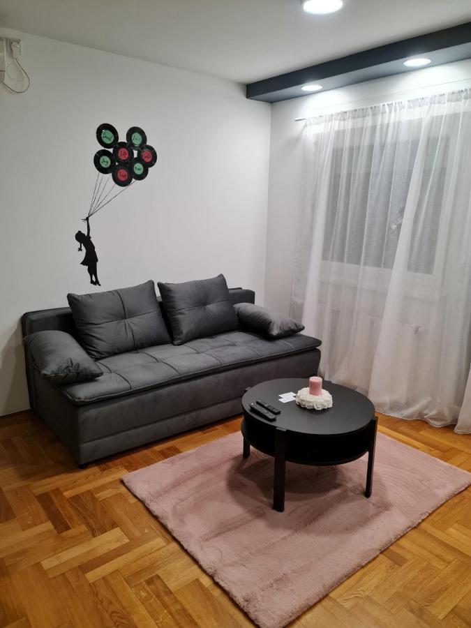 Apartman Vinyl - Self Chek-In Osijek Exteriér fotografie